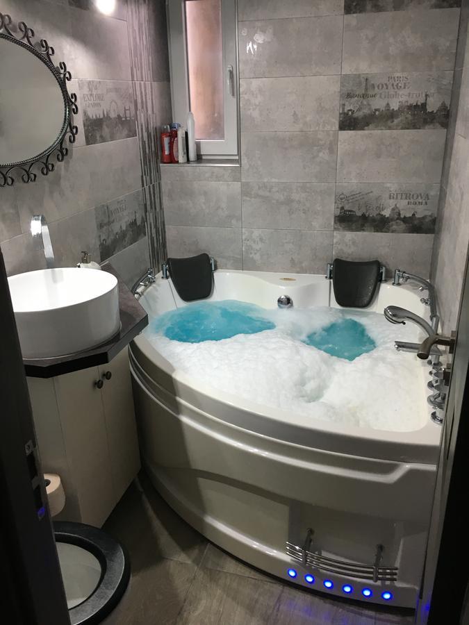 Comfort Home Apartment 1 彼得罗沙尼 外观 照片
